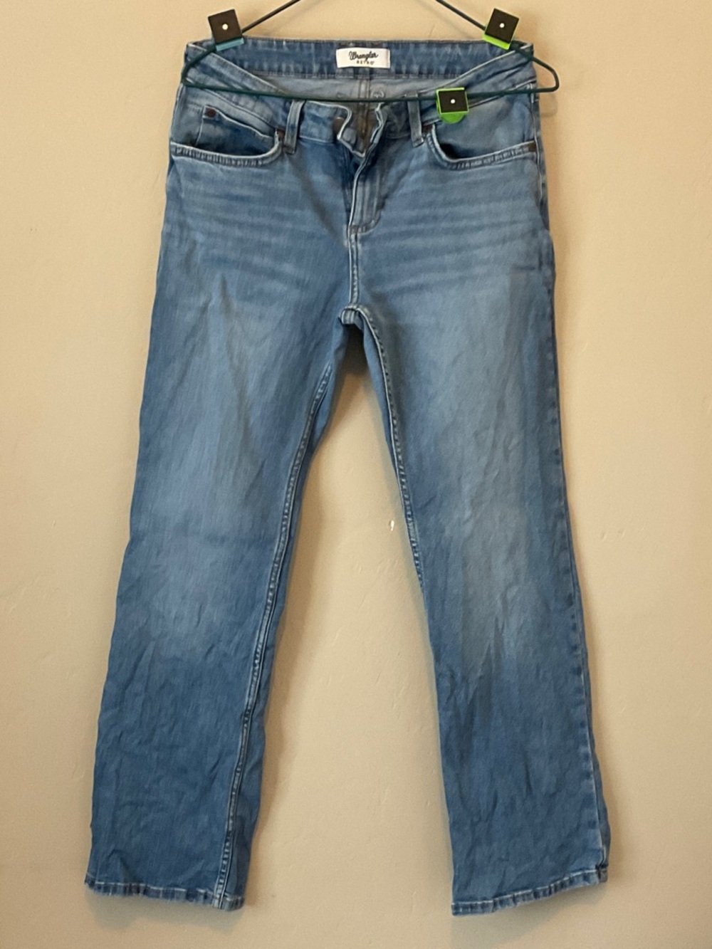 Wrangler blue denim jeans with embroidered W back pockets - Picture 3 of 7